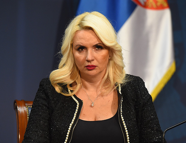 Погрдне увреде и примитивни коментари на рачун жене која се свакодневно БОРИ ПРОТИВ ЕПИДЕМИЈЕ КОРОНЕ: Огласио се и ЗАШТИТНИК ГРАЂАНА – Само зато што је жена!